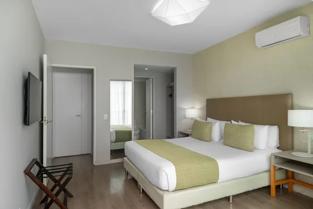2 Rooms, Suite, Queen Bed, Dazzler By Wyndham Buenos Aires Polo 2/3