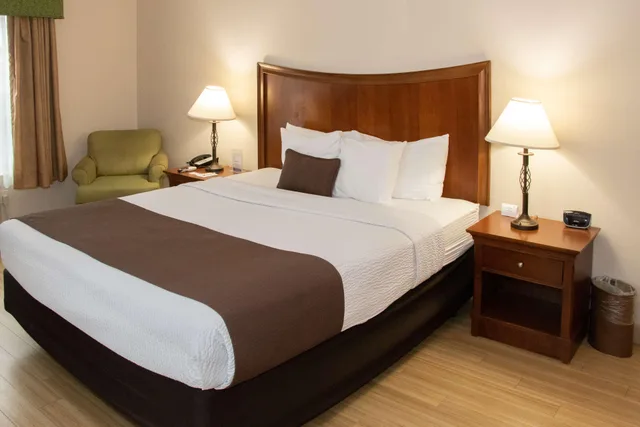 غرفة بسرير مزدوج لذوي الإعاقة، Best Western I-5 Inn & Suites 2/6