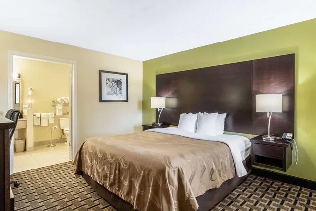 Room, King Bed, Quality Inn Franklin - Cool Springs Area 1/4
