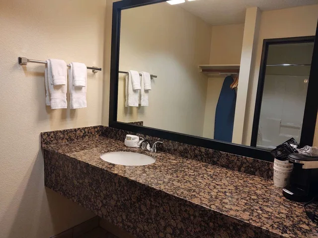 Room, 2 Queen Beds, Best Western Paint Pony Lodge 5/7