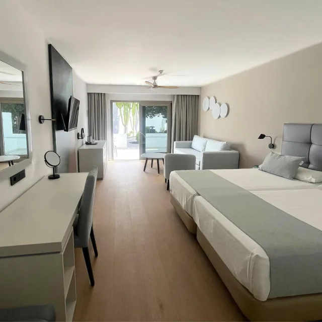 غرفة قياسية ثلاثية بسرير فردي، Hotel Las Costas 1/10