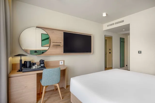 غرفة ديلوكس بسرير كينج بشرفة بإطلالة، Hilton Garden Inn Debrecen City Centre 4/5