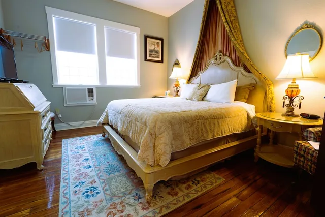 Victorian, Style, Premium, King Bed، Oak Tree Hotel 7/9