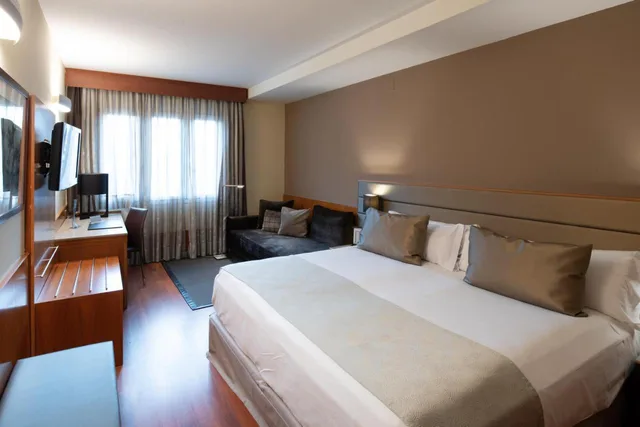 Superior, Double or Twin Bed, Catalonia Diagonal Centro 1/3