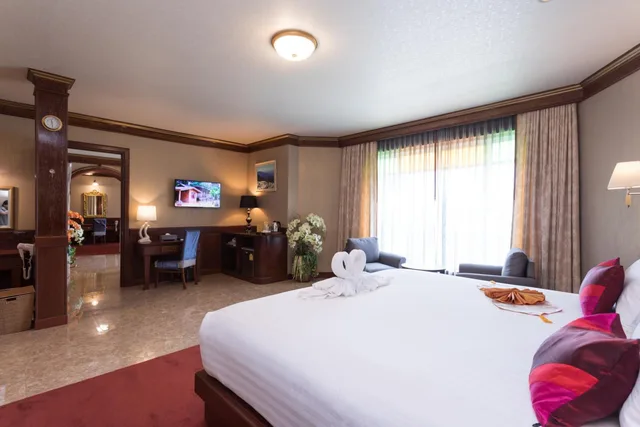 جناح جونيور، Erawan Hotel 5/7