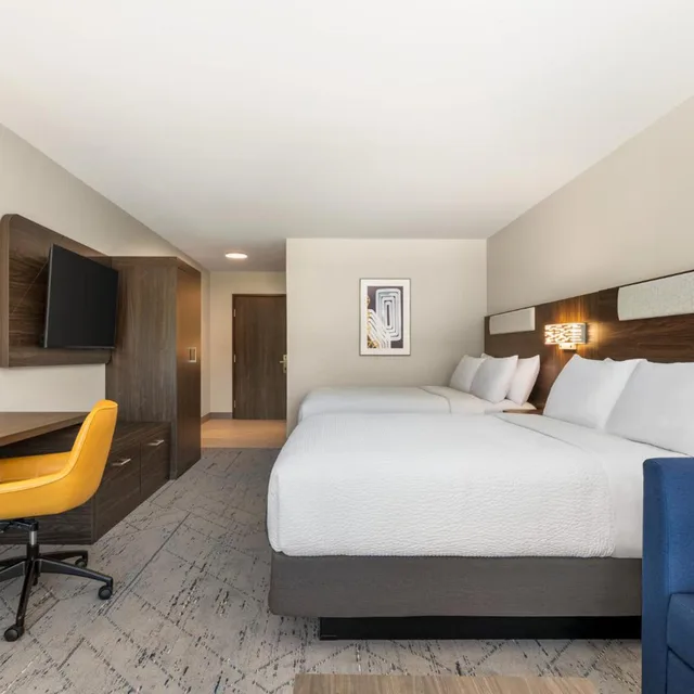 جناح بسرير كينج وسريرين كوين، Holiday Inn Express & Suites Rhinelander, an IHG Hotel 2/5