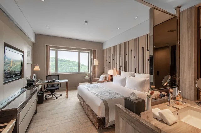 Panoramic, Queen Bed, Mountain View, Grand Pacific Hotel Ningbo 8/10
