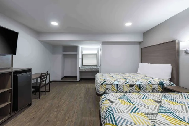 غرفة بسريرين كوين، Motel6 Hickory, NC 3/7
