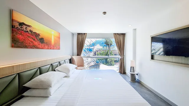 غرفة بريميوم سوبيريور بسرير كينج بإطلالة على الجبل، Clarian Hotel Beach Patong 1/10