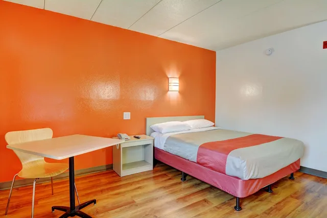 غرفة ديلوكس بسرير كوين، Motel6 Seekonk, MA - Providence East 2/5