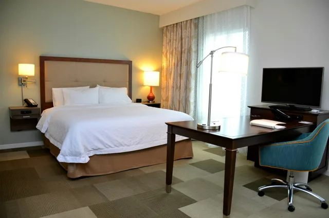 استوديو بسرير كينج لذوي الإعاقة، Hampton Inn Suites Deland 4/9