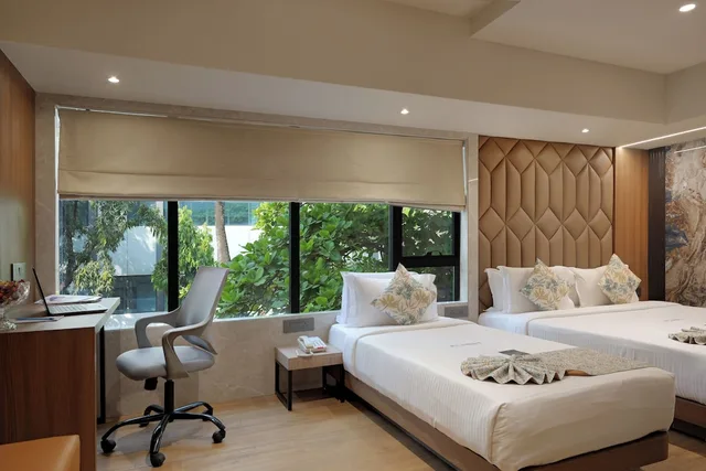 غرفة أساسية ثلاثية بسرير كينج وسرير فردي، Oyo Premium 091 Vile Parle East 9/10