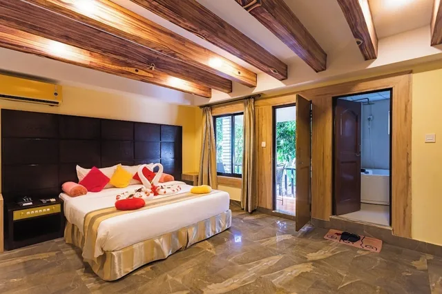 Executive, Suite, King Bed, Hotel Seven Star 1/10