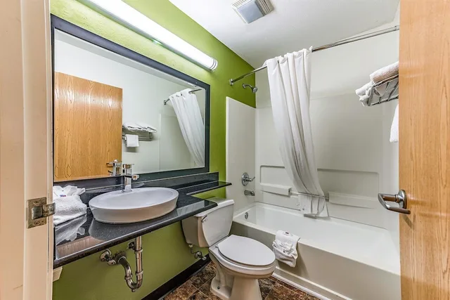 غرفة قياسية بسريرين كوين، Motel6 Charlotte, NC - University 6/7