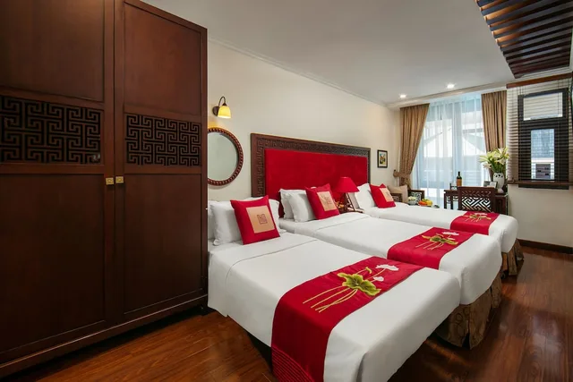 غرفة عائلية بثلاثة أسرّة بإطلالة على المدينة، Au Coeur D Apos Hanoi Boutique Hotel 1/6