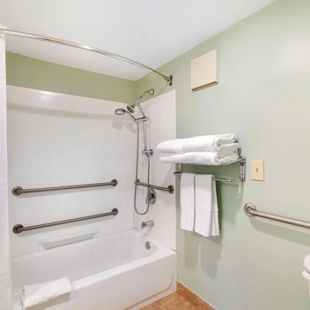 جناح بسريرين كوين لذوي الإعاقة، Best Western Inn & Suites Rutland-Killington 8/8
