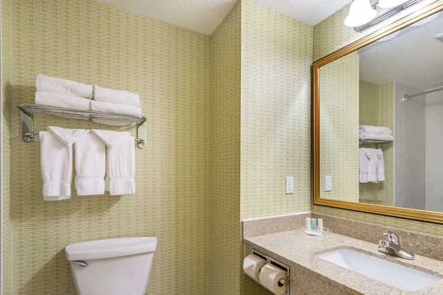 Room, 2 Queen Beds, Clarion Hotel & Conference Centre Sherwood Park 6/6