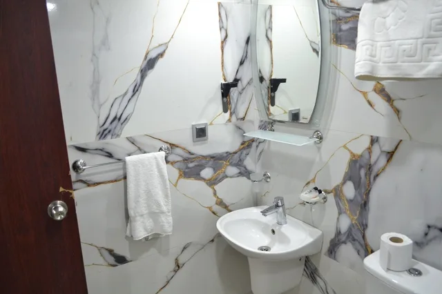غرفة بسرير مزدوج وسرير فردي، Adana Kucuksaat Hotel 5/5