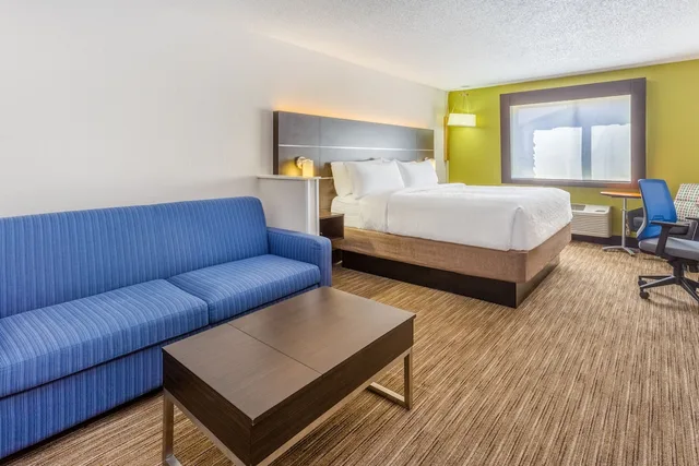 غرفة قياسية بسرير كينج، Holiday Inn Express Columbus - Ohio Expo Center, an IHG Hotel 2/3