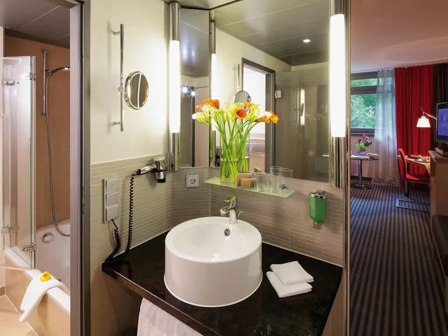 Classic, Twin Beds, Movenpick Hotel Munchen Airport 8/10