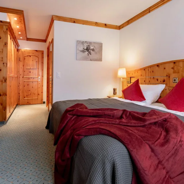 غرفة قياسية بسرير مزدوج أو سريرين منفصلين، Robinson Club Arosa 1/10
