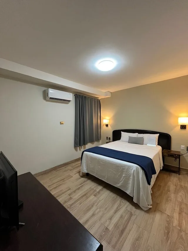 غرفة قياسية بسرير كوين بحمام خاص، Hotel Plaza Del Arco 2/3