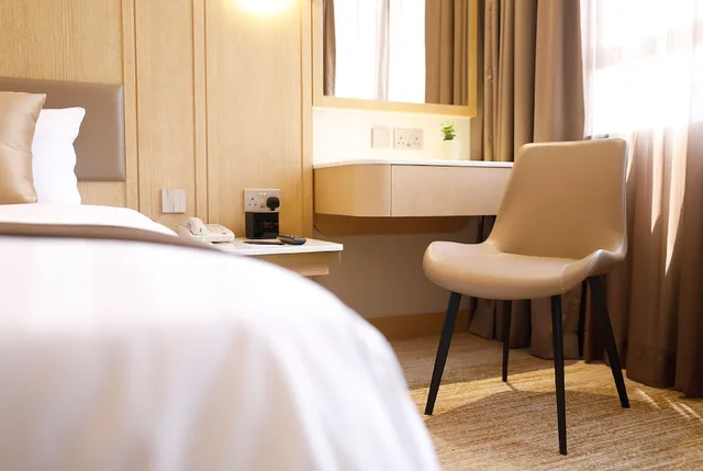 City, Queen Bed, with View, Club Floor، B P International 2/3