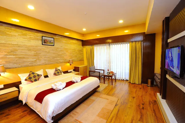 جناح جونيور بسرير كينج بإطلالة على البحيرة، Hotel Queens Park 1/6