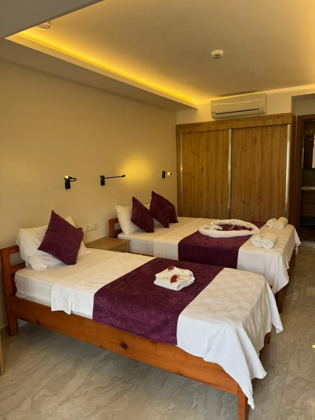 غرفة قياسية ثلاثية، Riverside Hotel 5/10