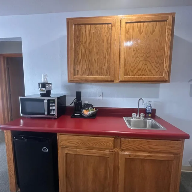جناح، Pictured Rocks Inn & Suites 7/7