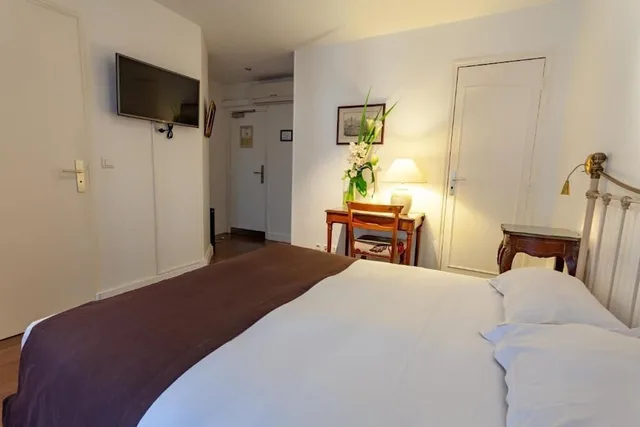 Superior, King Bed, HOTEL ATLANTIS SAINT GERMAIN DES PRES 1/6