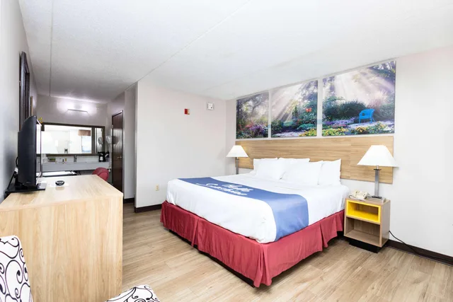 غرفة بسرير كينج، Days Inn by Wyndham Dayton Huber Heights Northeast 1/2
