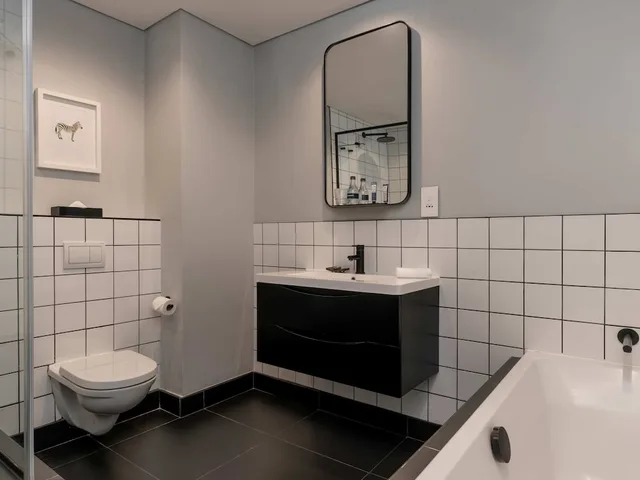 شقة ديلوكس بسريرين منفصلين وسرير كينج بإطلالة على الجبل بشرفة بغرفتي نوم، The Onyx Hotel 4/4
