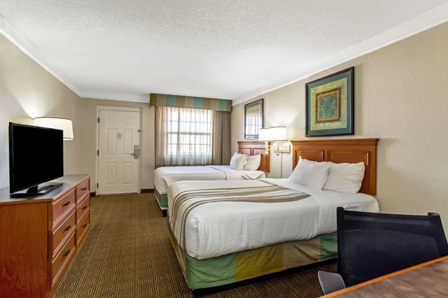 غرفة ديلوكس بسريرين مزدوجين، Ramada by Wyndham Westminster Denver 1/8