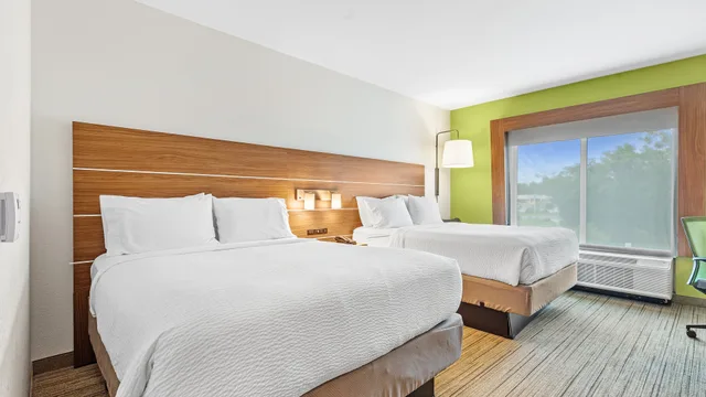 غرفة بسريرين كوين، Holiday Inn Express Suites Mobile University Area 1/4