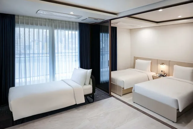 جناح بريميير ثلاثي بثلاثة أسرّة، Hotel The Botanik Sewoon Myeongdong 2/6