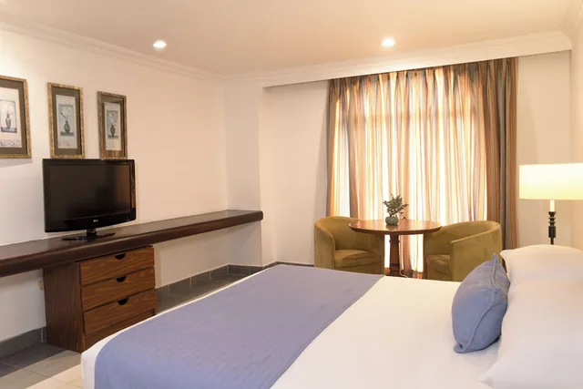 Room, Queen Bed, Hotel Faranda Express Puerta Del Sol Barranquilla, A Member of Radisson Individuals 6/10