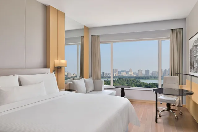 Room, King Bed, Hill View, The Westin Mumbai Powai Lake (ex Renaissance Mumbai) 1/10