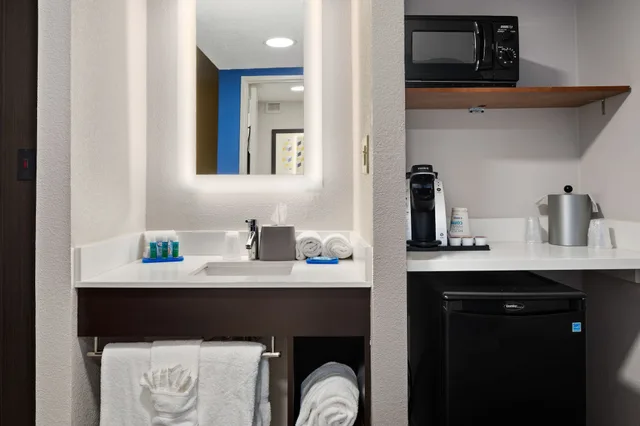 غرفة قياسية بسرير كينج، Holiday Inn Express Atlanta-Kennesaw 5/6