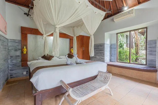 بنغل بسرير كينج بإطلالة على الحديقة، THE TANIS BEACH RESORT NUSA LEMBONGAN 2/3