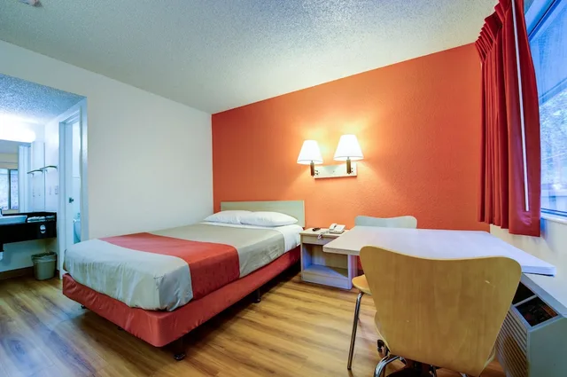 غرفة قياسية بسرير مزدوج لذوي الإعاقة، Motel6 Seattle, WA - Airport 6/10