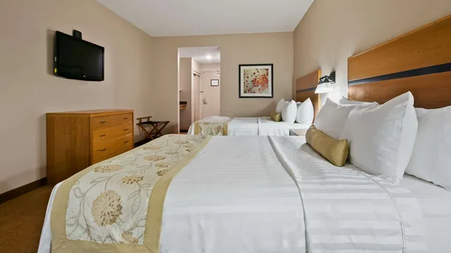 غرفة بسريرين كوين يُسمح فيها بالحيوانات الأليفة، Best Western Plus Chateau Inn Sylvan Lake 1/2