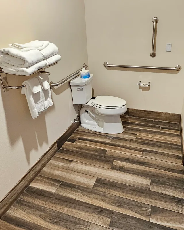 غرفة مفردة بسرير كينج لذوي الإعاقة، Cobblestone Inn & Suites Manchester 3/3