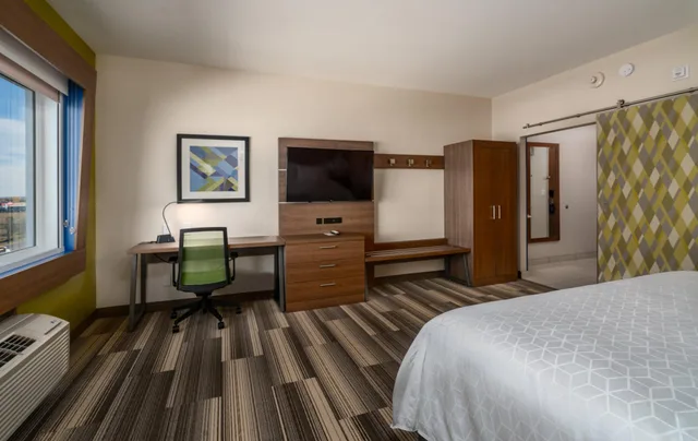 غرفة بسرير كينج، Holiday Inn Express And Suites Brandon 5/10