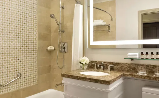 غرفة ديلوكس بسرير كوين بإطلالة على المدينة في طابق مرتفع، Fairmont Hotel Vancouver 2/2