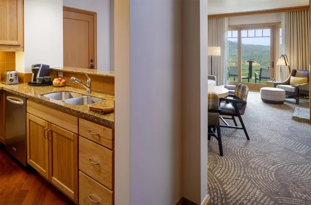 1 Bedroom, Renovated, Lodge, Suite, King Bed, River View, Sofa، Suncadia Resort 6/6