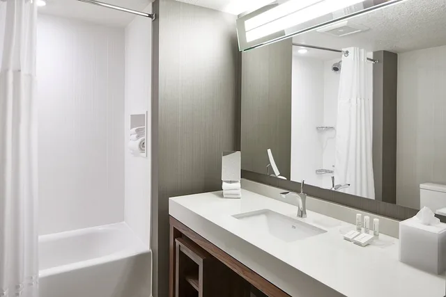 غرفة بسرير مزدوج، Courtyard By Marriott Minneapolis West 3/6
