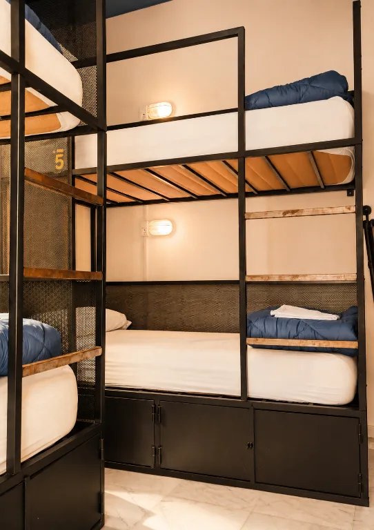 سكن مشترك بستة أسرّة وأسرّة بطابقين للنساء بحمام خاص، Oasis Backpackers Hostel Sevilla 1/1
