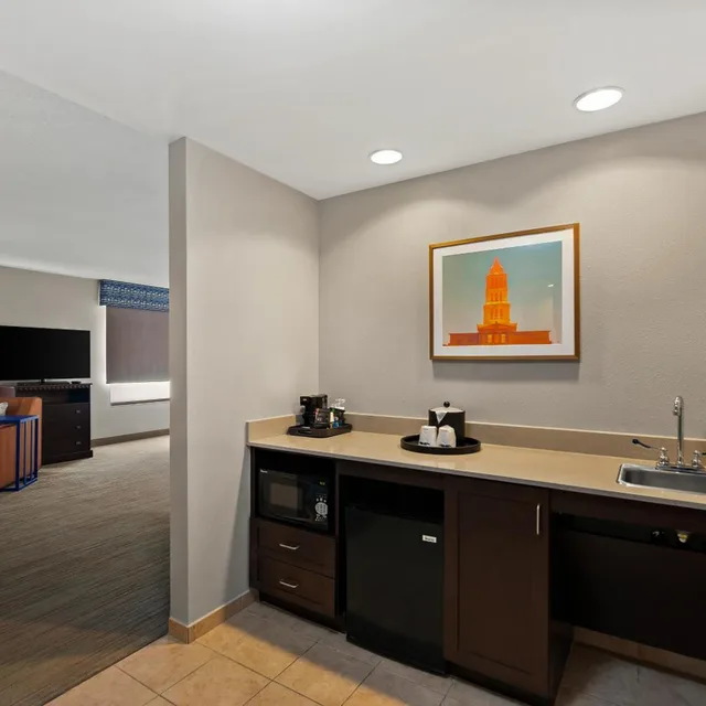 غرفة بسرير كينج مع أريكة بحوض استحمام لذوي الإعاقة، Hampton Inn & Suites Fort Belvoir Alexandria South 4/4