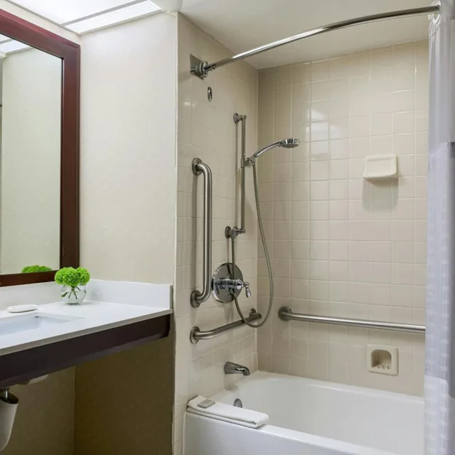 Guest Room, King Bed, Club Lounge Access, Club Floor، Renaissance Los Angeles Airport Hotel 5/10